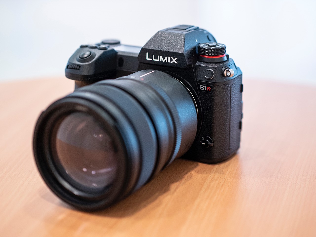 Lumix_SR1_10-25_4.jpg