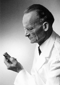Walter-Zapp-Minox.jpg