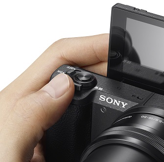 A5100_zoom_lever_hand_black.jpg