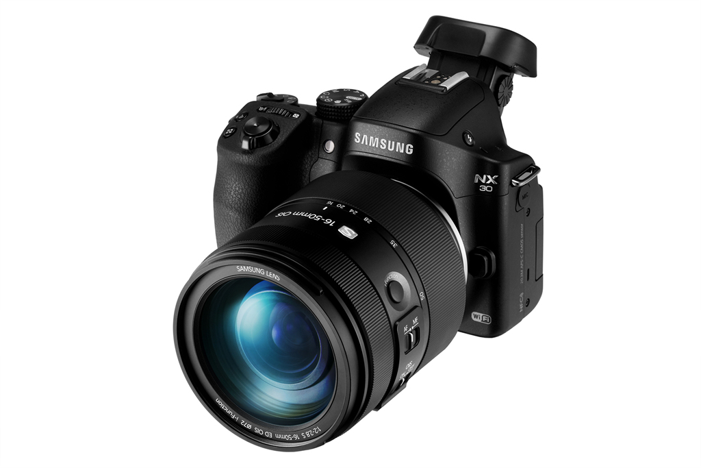 NX30_and_16-50mm_2.jpg