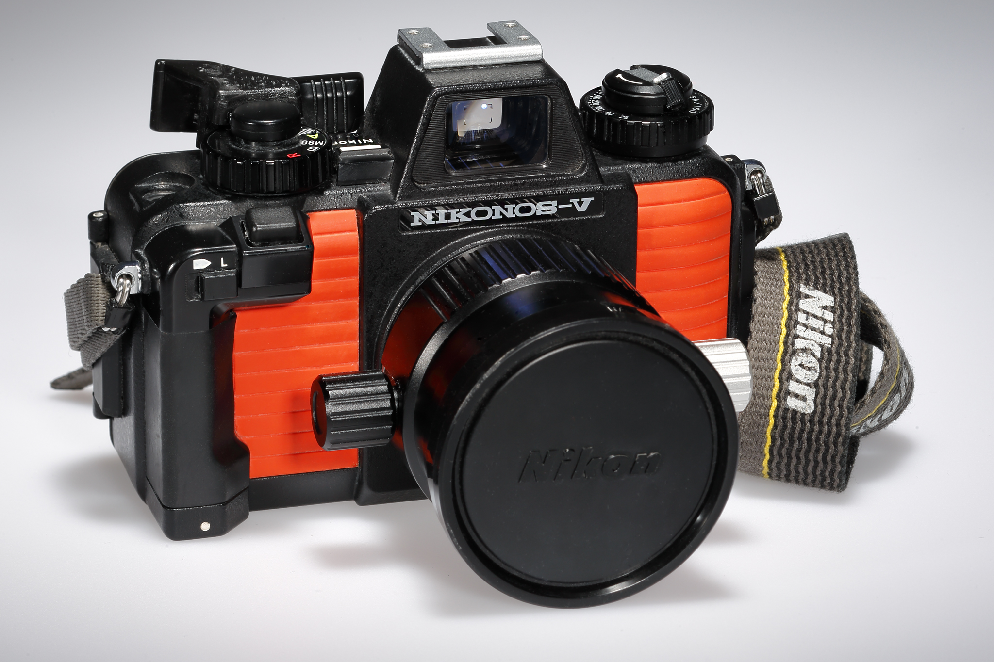 Nikonos-V 80 mm-es objektivvel.jpg