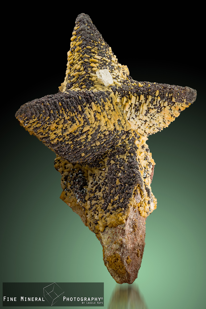 Dolomite, Hematite, Calcite_Schlema-Alberoda-Hartenstein, Ore Mountains, Germany_41x67mm.jpg