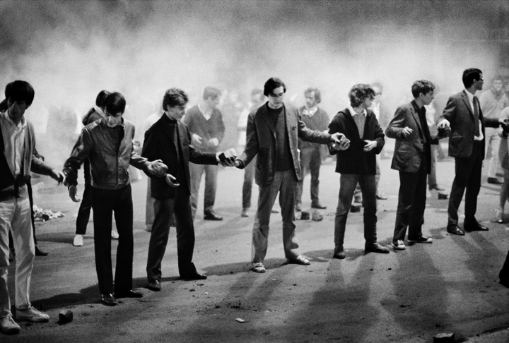BB_Students_in_a_chain_passing_1968_print.jpg