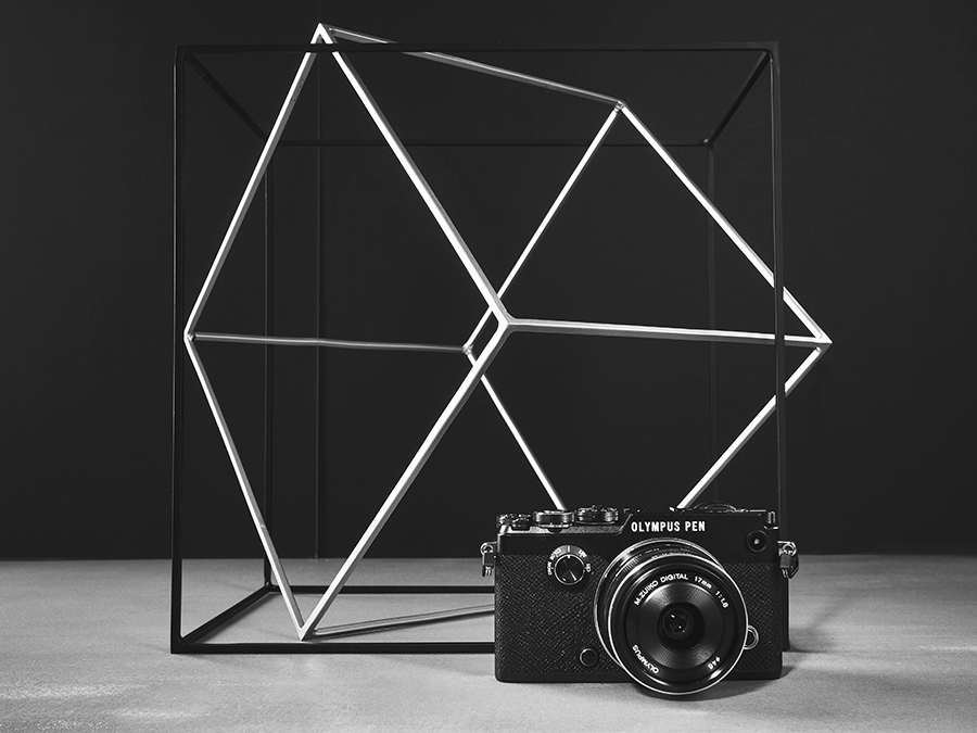 PEN_PEN-F_EW-M1718_black__Mood_007.jpg