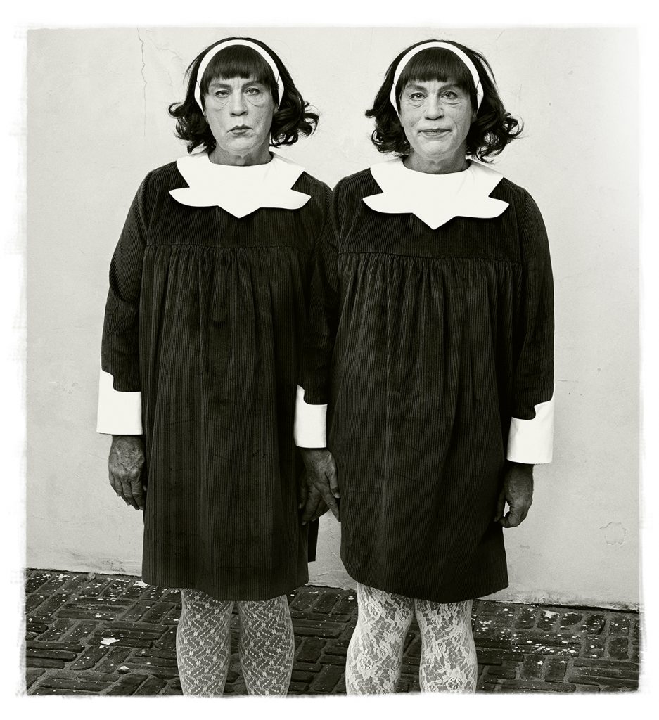 Diane-Arbus-Identical-Twins-Roselle-New-Jersey-1967-2014-937x1024.jpg