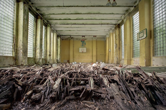 Abandonned-Soviet-Buildings-by-Rebecca-Litchfield13.jpg