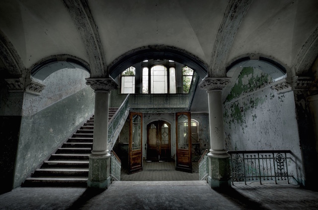 Abandonned-Soviet-Buildings-by-Rebecca-Litchfield3.jpg