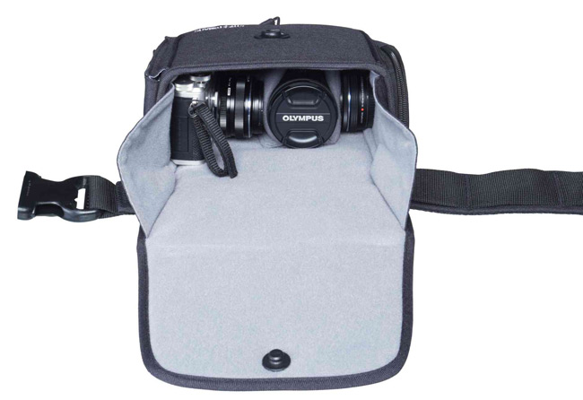 3_Streetomatic-Olympus_slinger_bag_open.jpg