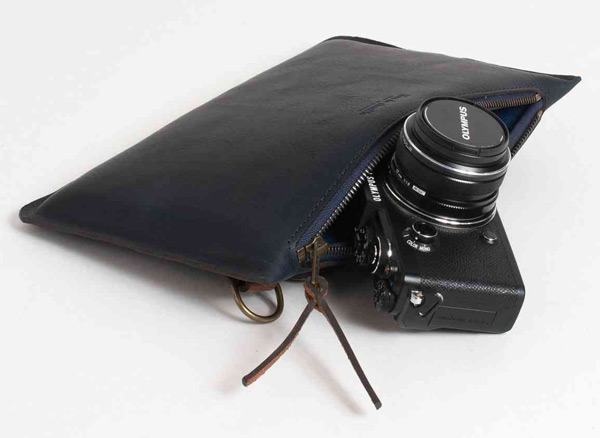Bleu-de-Chauffe-PRADES-pouch-for-Olympus-PEN-F.jpg