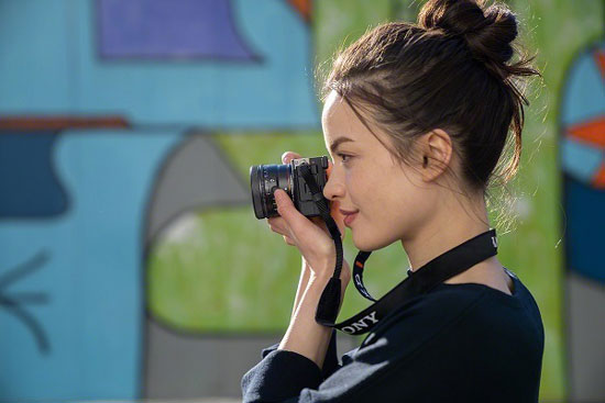 web_SEL50F25G_camera.jpg