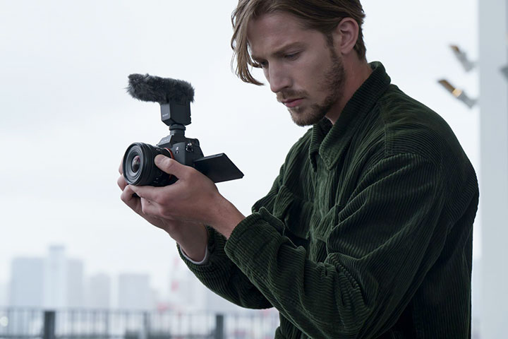 web_1020_ILCE-7IV_movie.jpg